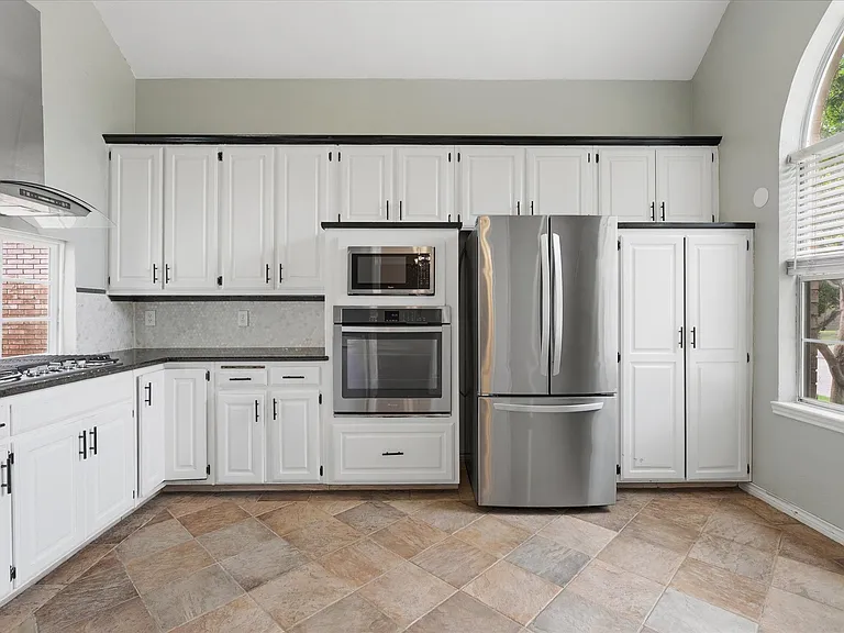 321 Old York Rd — Photo 12
