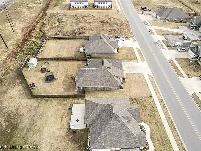 1505 Northridge Dr E — Photo 29