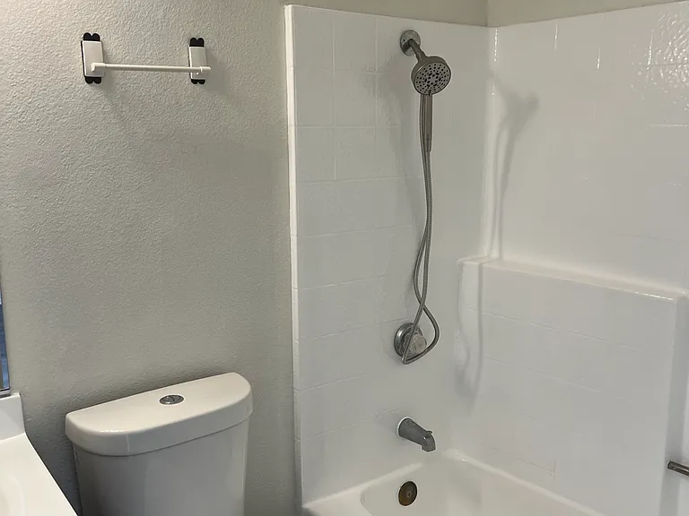 1371 Loma Ave #201 — Photo 6