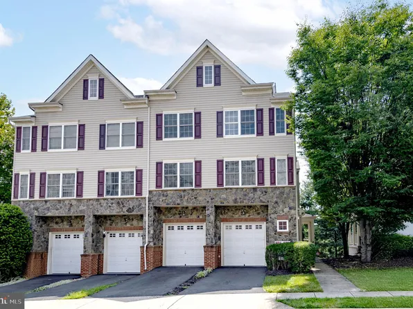 16819 Nuttal Oak Pl, Woodbridge, VA 22191