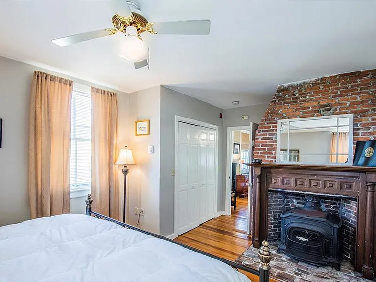 35 Pelham St #D1 — Photo 11
