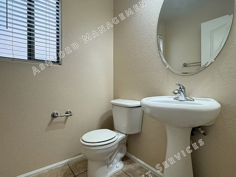 8303 S 47th Ln — Photo 10