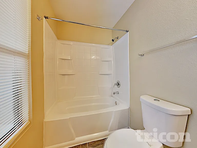 11514 W Wethersfield Rd — Photo 9
