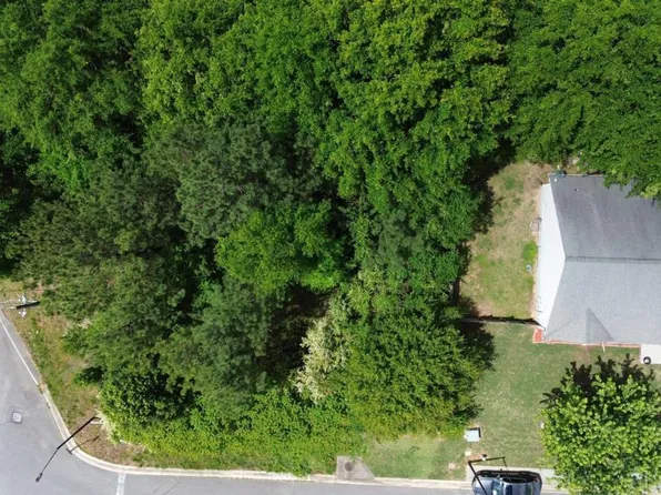 111 Jarrett Dr, Calhoun, GA 30701
