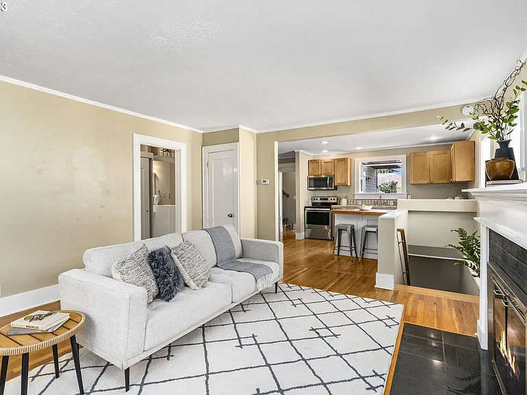 7615 SE Morrison St — Photo 7