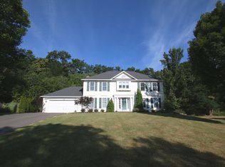 126 Broadmoor Trl, Fairport, NY 14450