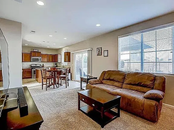 3 bed, 2.5 bath, 1795 sqft, $3,000 — Photo 3