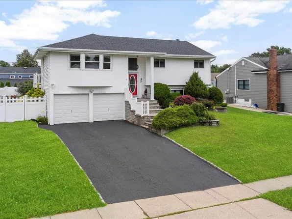 25 Amapola Lane, Kings Park, NY 11754