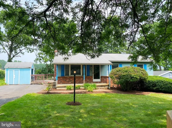 307 N Vanessa Dr, Pleasant Gap, PA 16823