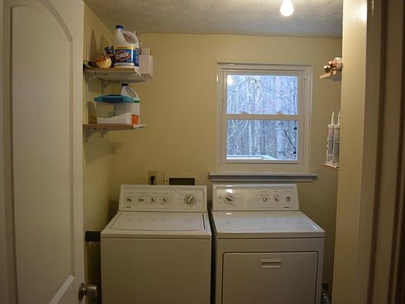 5th image of 3584 York Dr