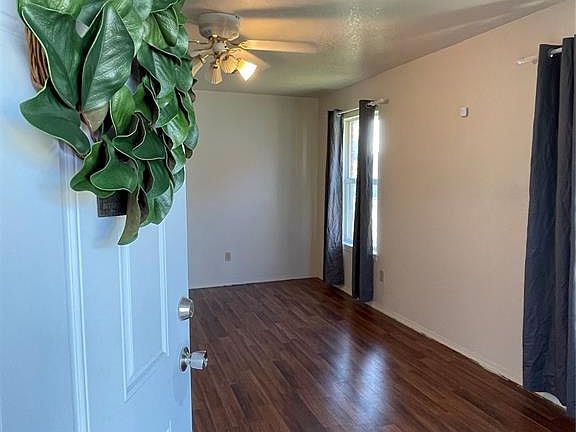 3rd image of 1325 N Market Ave