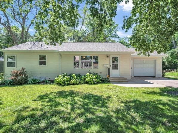 605 11th St, Spirit Lake, IA 51360