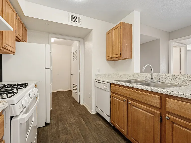 Vista Haven Apartment Homes — Photo 14