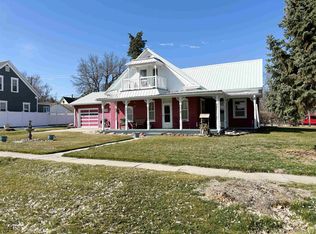 609 S 11th Ave, Broken Bow, NE 68822