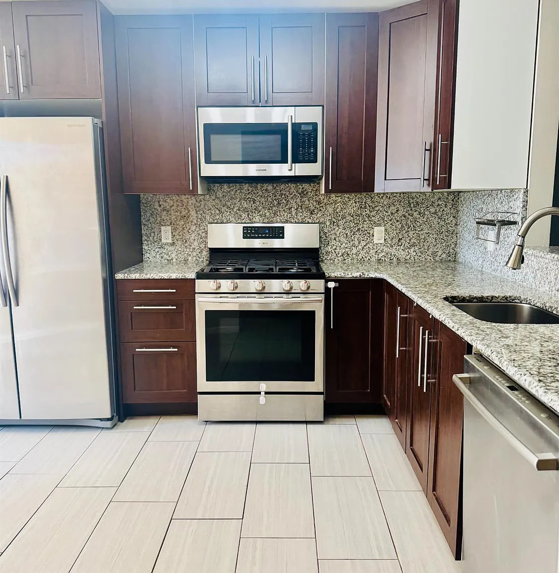 2 bed, 2.5 bath, 1267 sqft, $2,850 — Photo 2