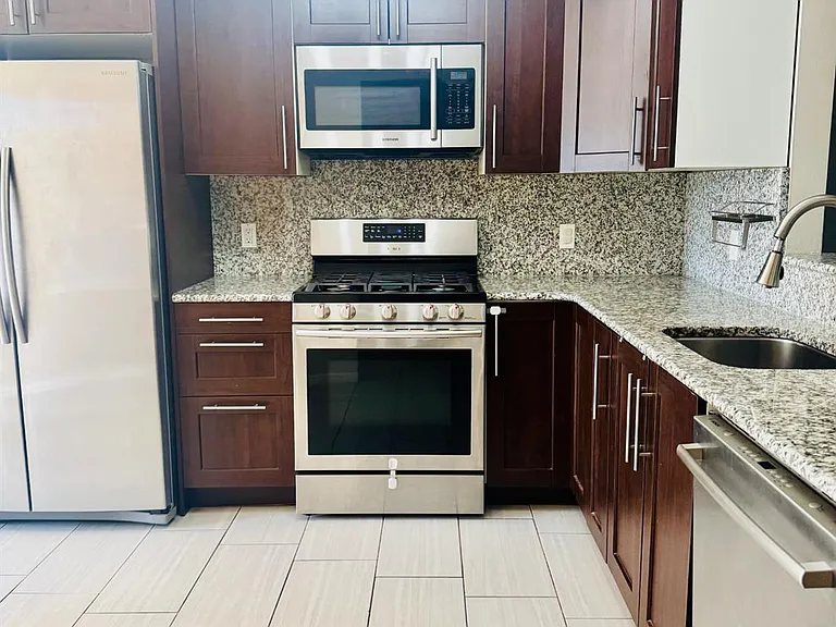 171 Nebula Rd — Photo 2