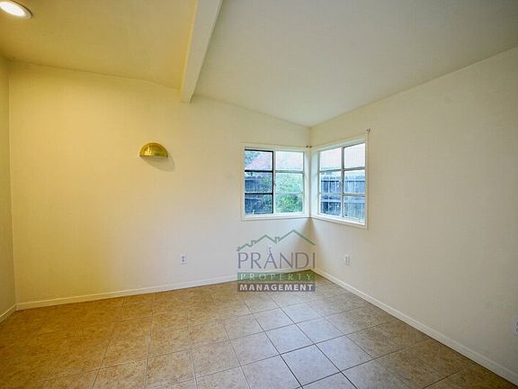 4th image of 740 Bradley Ave