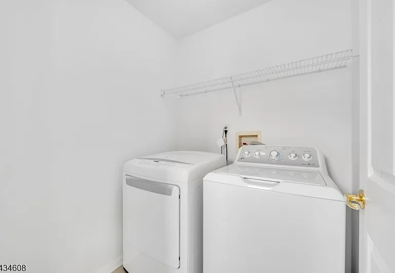63 Albert Ct — Photo 26