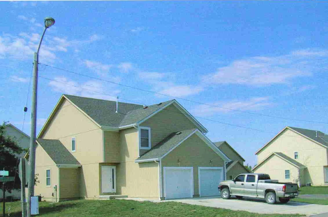 3 bed, 2.5 bath, 1600 sqft, $1,600 — Photo 1