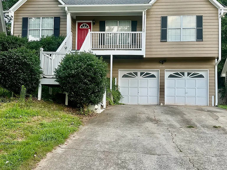 2716 Sanibel Ln SE — Photo 1