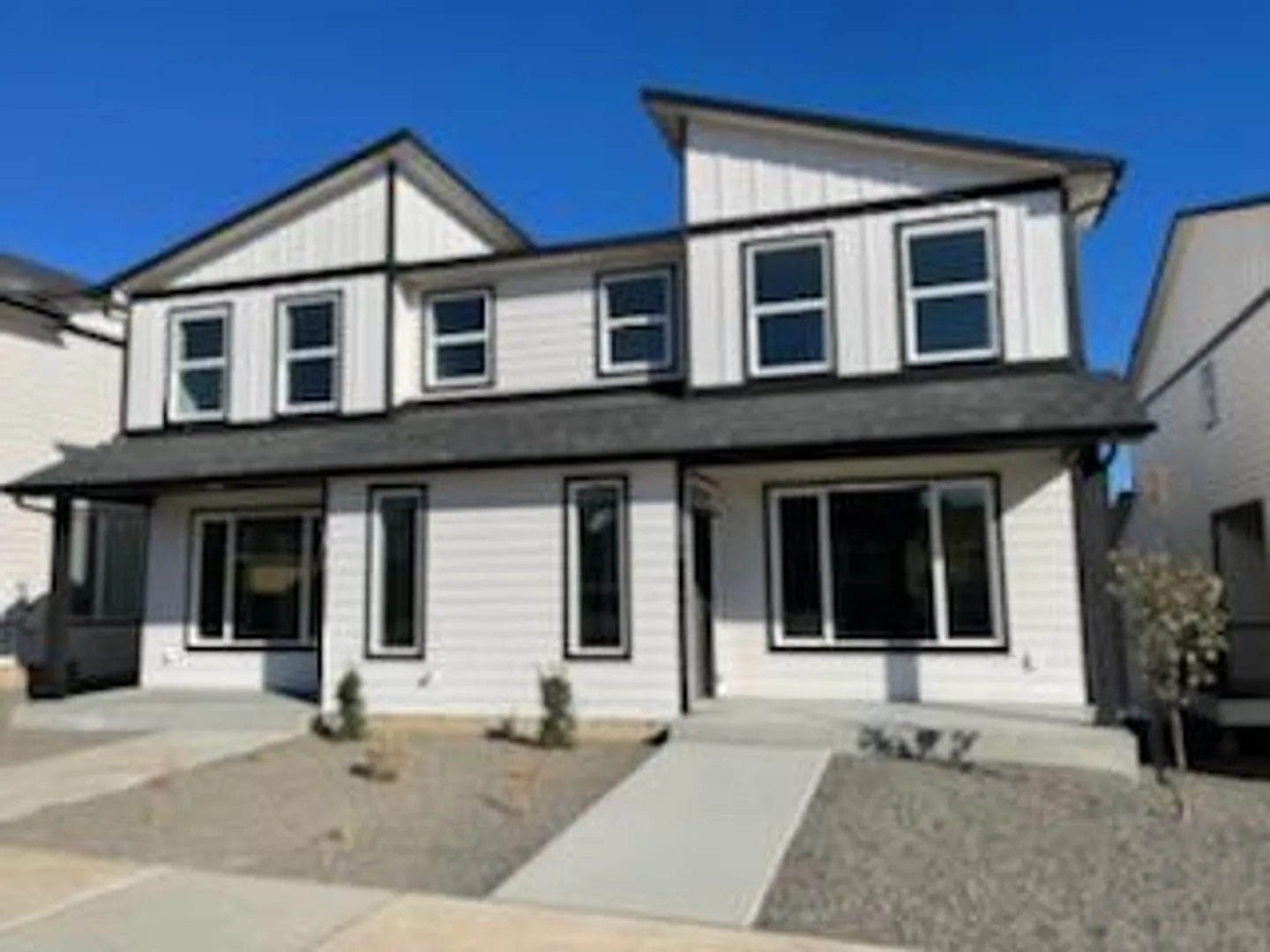 Modern design 3 bed, 2.5 bath duplex Available July 10th! — Photo 3