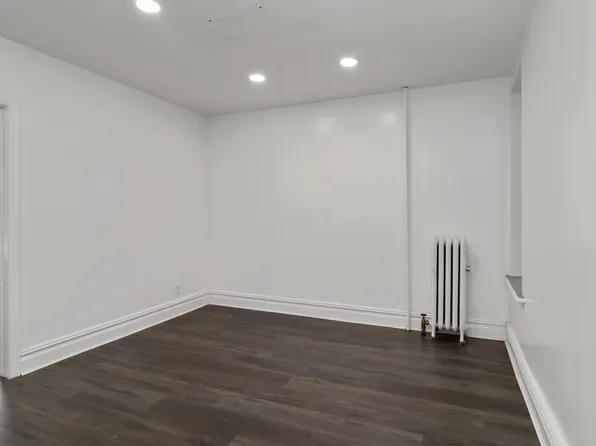 31-24 Steinway Street image 5 of 8