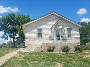 1206 S 4th St, De Soto, MO 63020