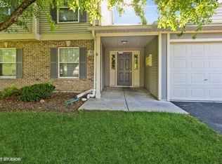 305 Buckingham Cir APT A, Elgin, IL 60120