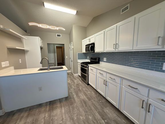 3rd image of 2673 Paddock Cir