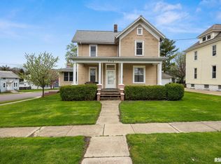 308 S Pine St, Washington, IL 61571