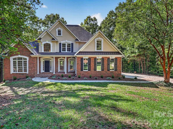 2231 Whiterock Ct, Sherrills Ford, NC 28673