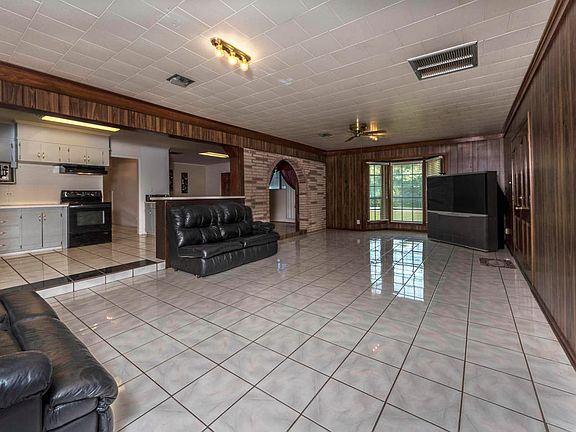 3rd image of 2618 N Curtis Dr