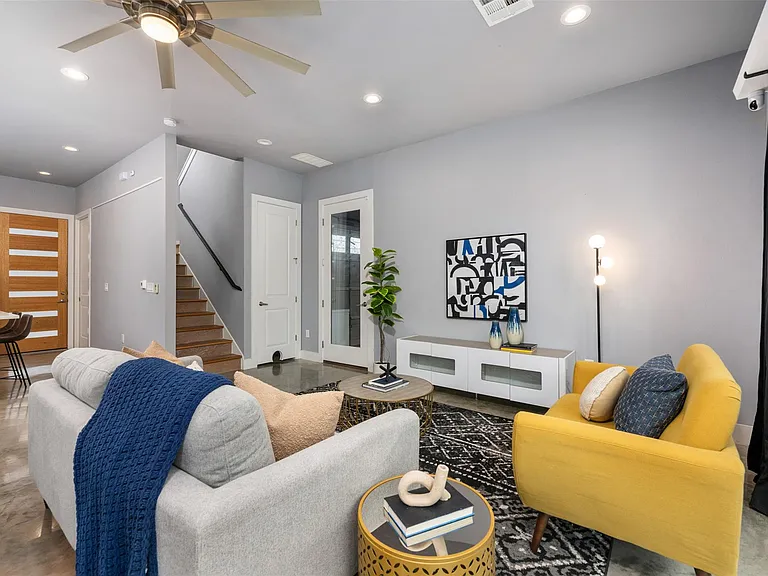 1310 Cedar Ave — Photo 13