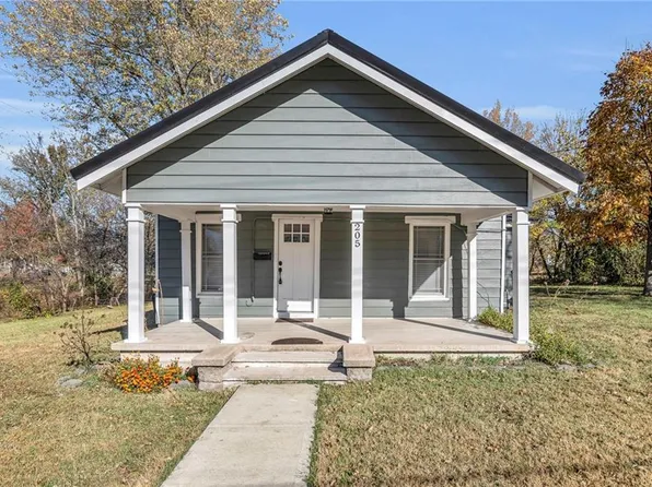 205 W Samuel St, Hamilton, MO 64644