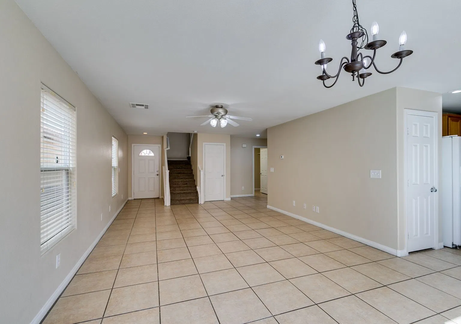 Spacious 4-Bedroom Centennial Home with Den & Loft — Photo 3