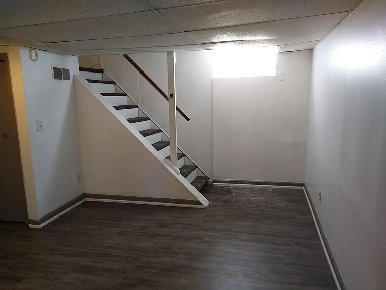 448 W 9th St #6 — Photo 1