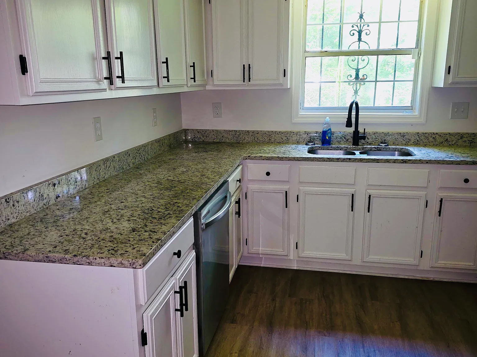 3 bed, 2.5 bath, 1274 sqft, $2,100 — Photo 4