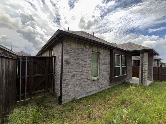 4th image of 2920 Doggett Dr