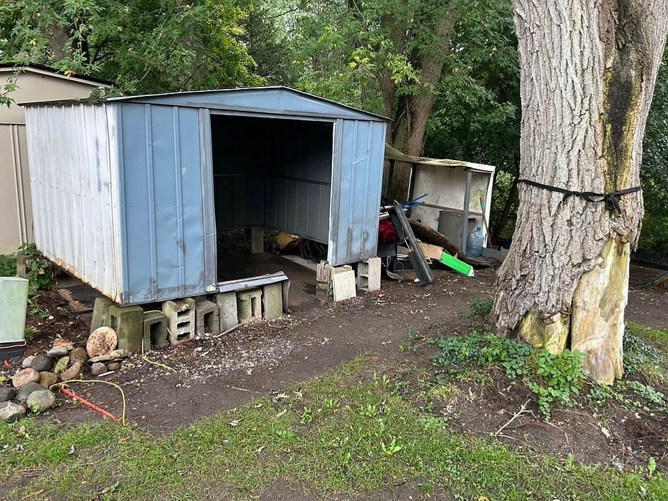 145 S River Dr, photo 3