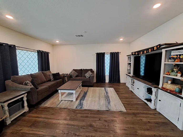 1160 Yale Dr — Photo 13