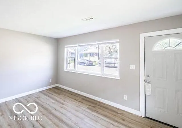 617 N Oxford St — Photo 6