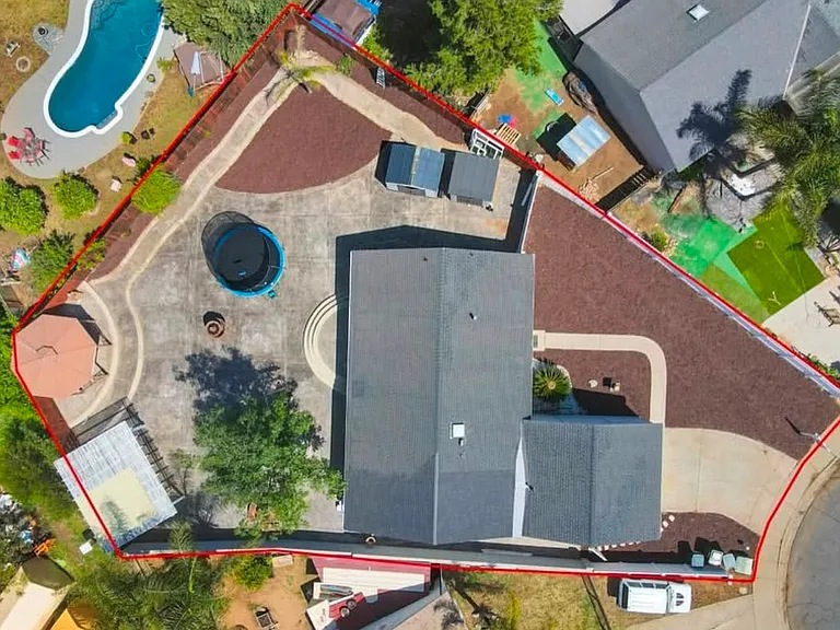2136 Geneva Pl — Photo 1