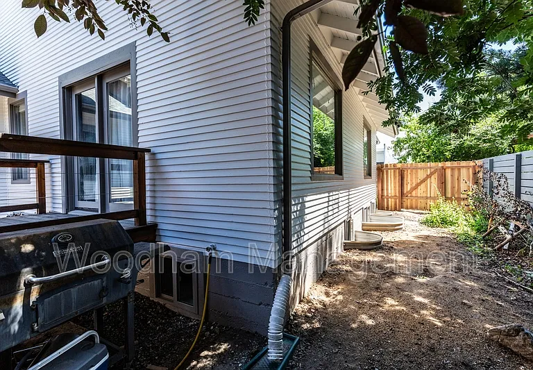 407 N Broadway Ave — Photo 23