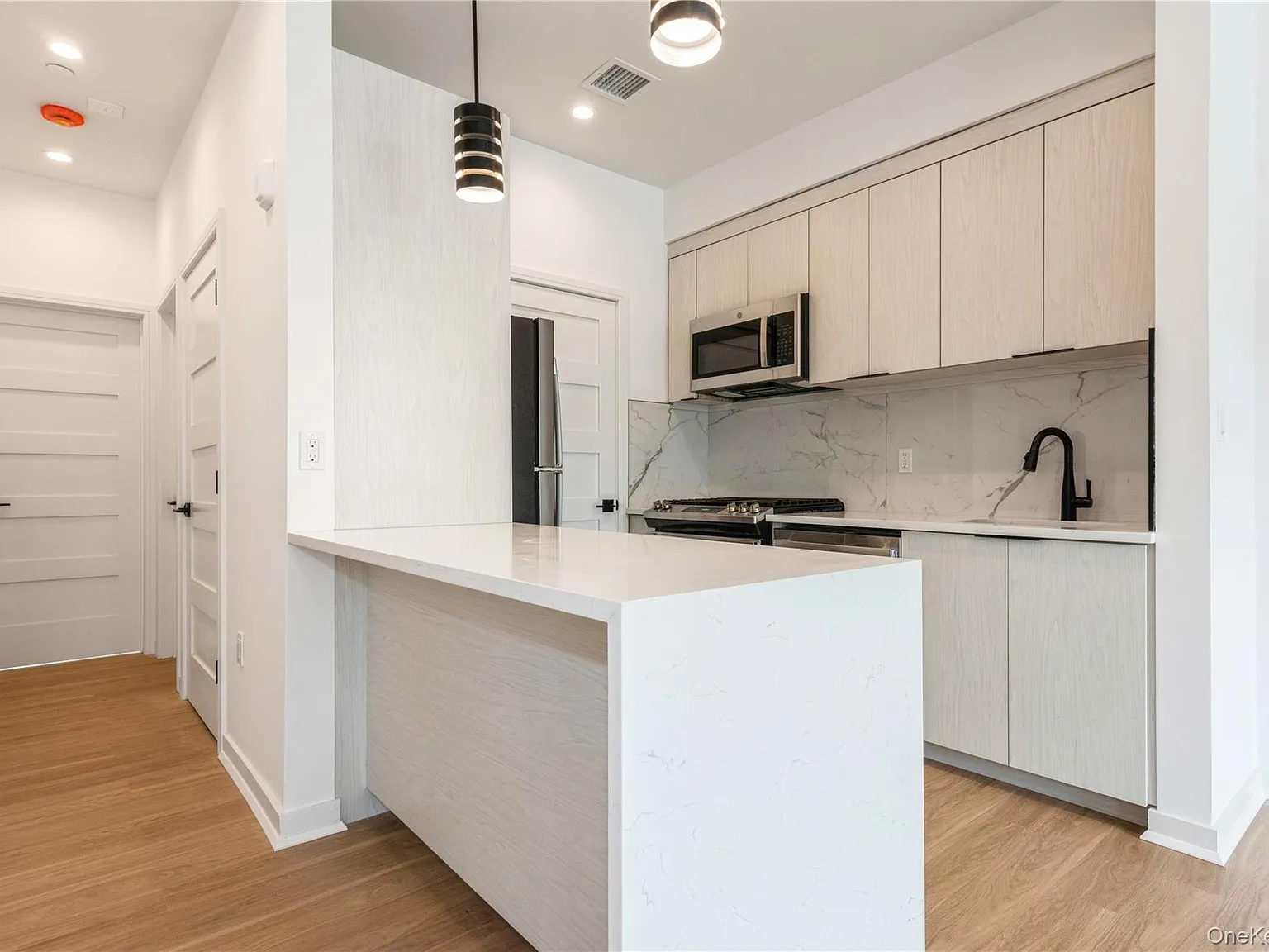 2 bed, 1.5 bath, 1062 sqft, $3,889 — Photo 4