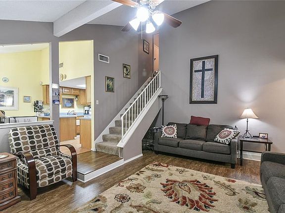 5th image of 917 Canary Ln
