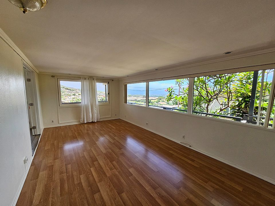 1st image of 92-672 Aahualii St #1