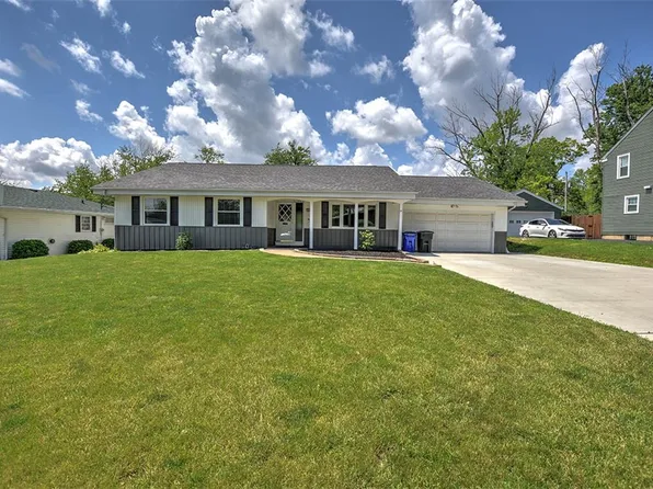 201 S Redwood Ln, Decatur, IL 62522