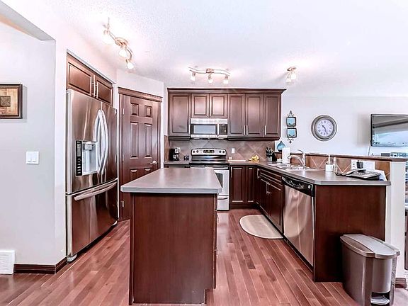 4th image of 273 E Chaparral Valley Dr SE