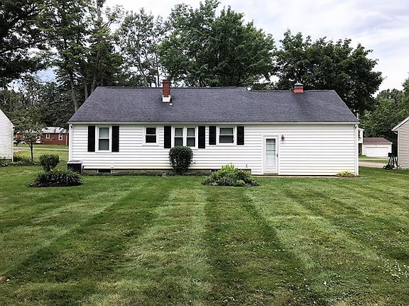 3rd image of 119 Woodbine Dr
