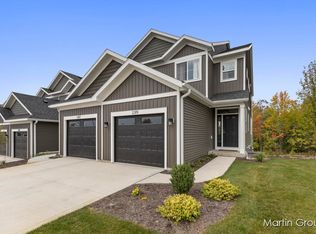 2233 NE Watertown Way, Grand Rapids, MI